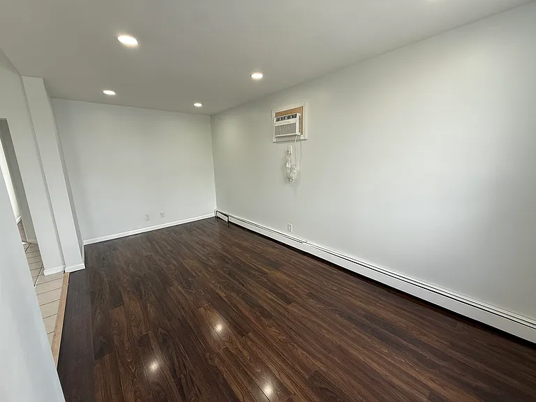 847 7th St #2 — Photo 6