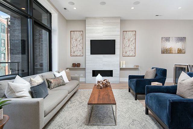1st image of 2474 N Lincoln Ave #2N