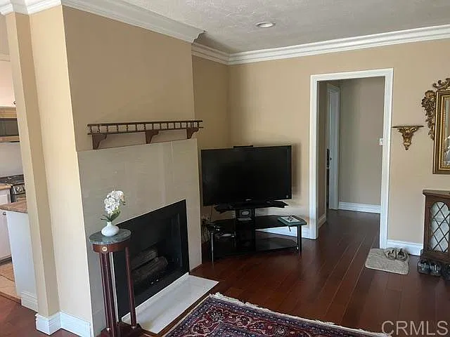 1 bed, 1075 sqft, $2,700 — Photo 4