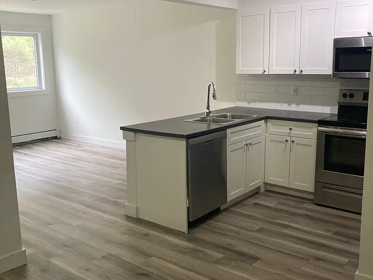 190 Oakdene Ave #302 — Photo 3