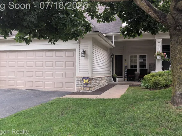 8165 Timber Trl, White Lake, MI 48386