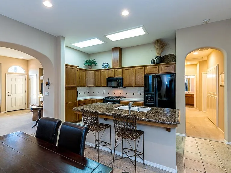 632 W Fontaine Ln — Photo 9