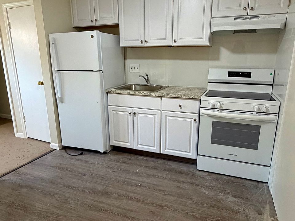 updated kitchen with hw laminate flooring