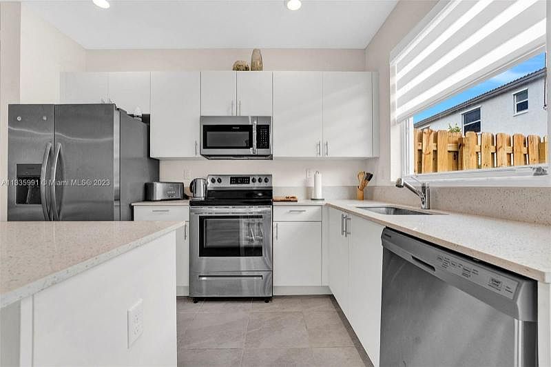1st image of 1757 SE 26th Ave #1757