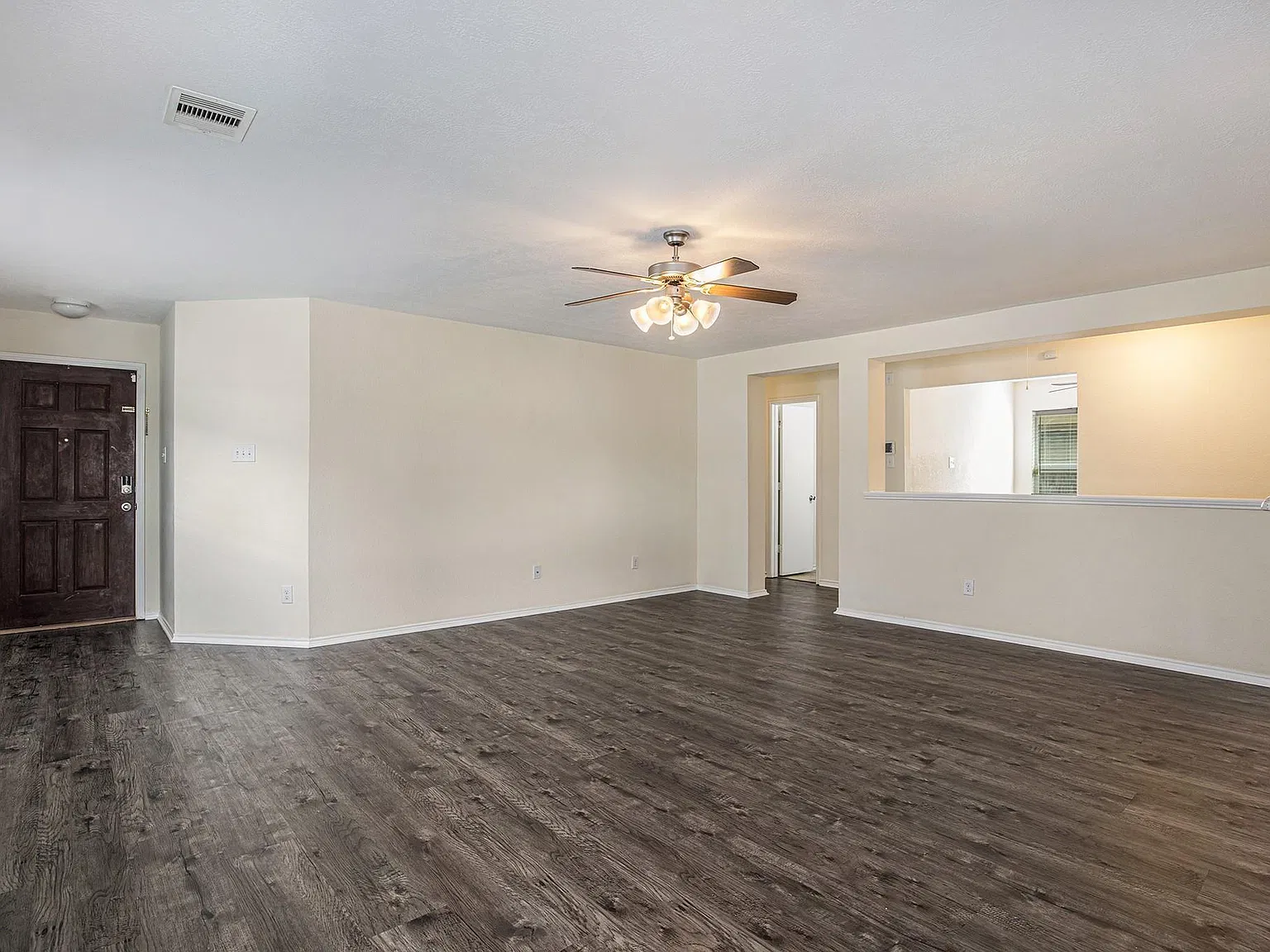 3 bed, 2.0 bath, 1582 sqft, $1,800 — Photo 3