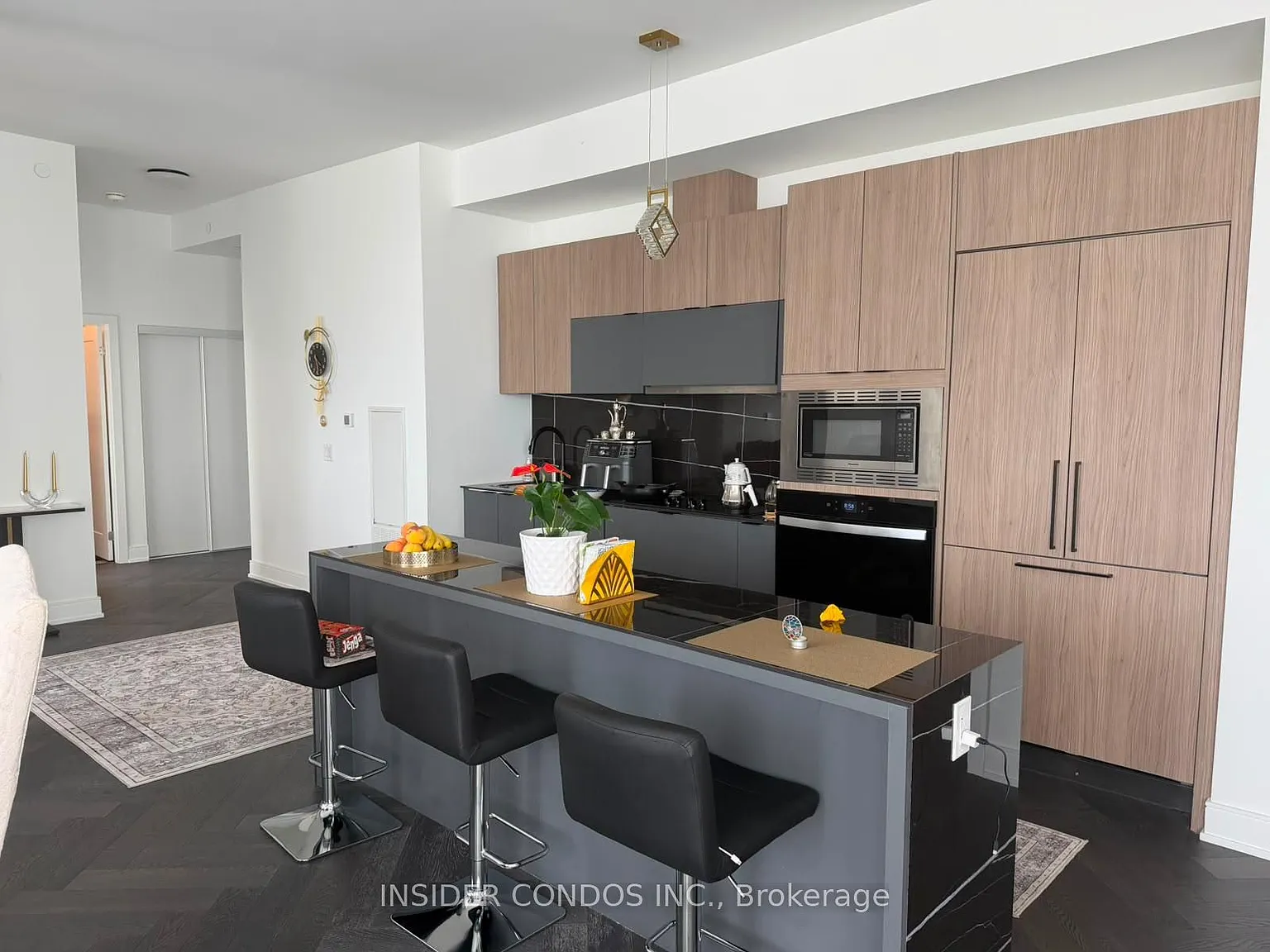 4 bed, $5,500 — Photo 1