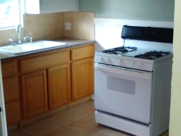 2nd image of 415 E Poplar St APT 3