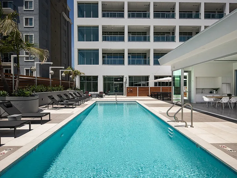 200 West Ocean Pool