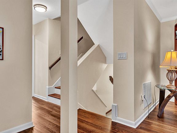 5th image of 3382 Londonderry Ln