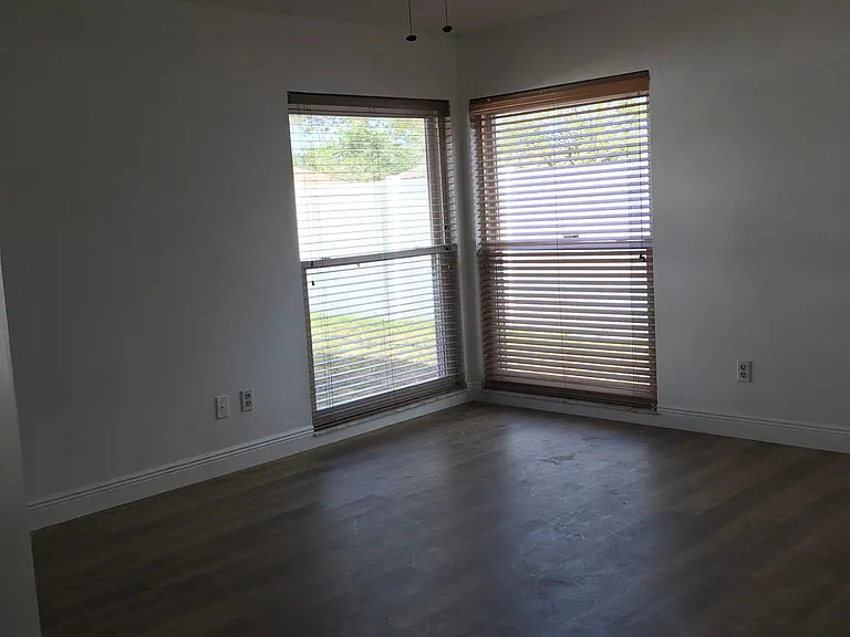 112 Tipperary Dr — Photo 6
