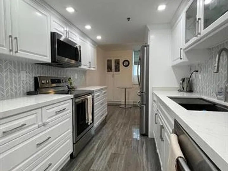 2457 Collins Ave #504 — Photo 7