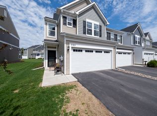 725 Wildflower Ln, Chanhassen, MN 55317