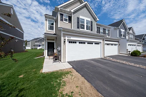 725 Wildflower Ln Photo 1