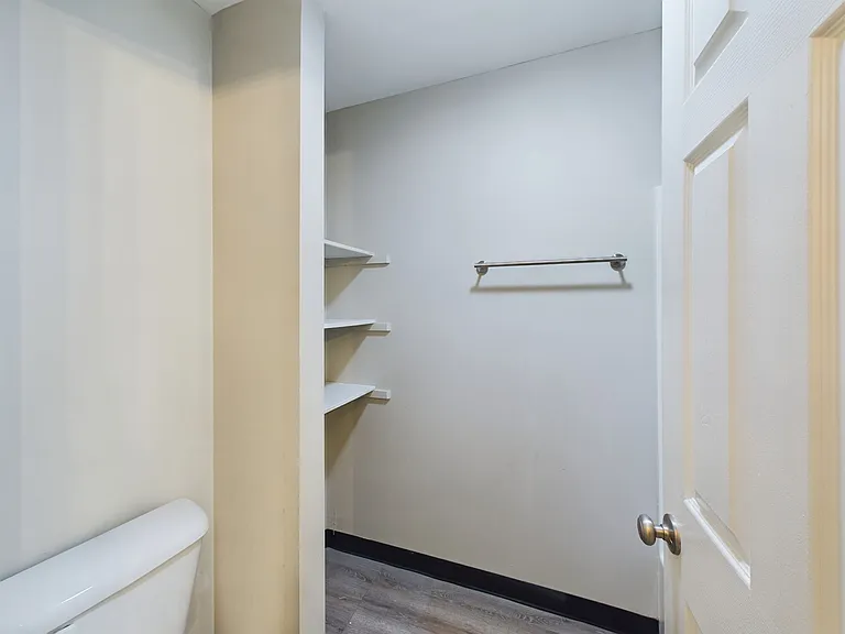 Kensington Apartments — Photo 10
