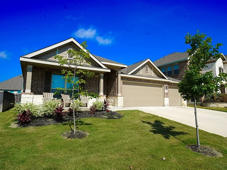 723 Gallorette Blf — Photo 3