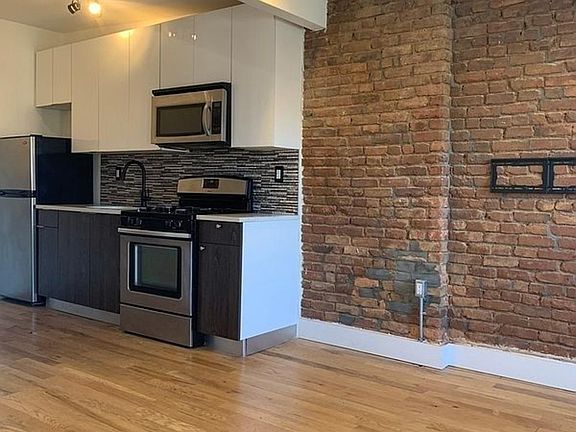2nd image of 825 Putnam Ave #4