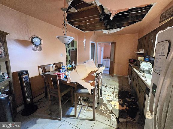 5th image of 1090 Highland Ave