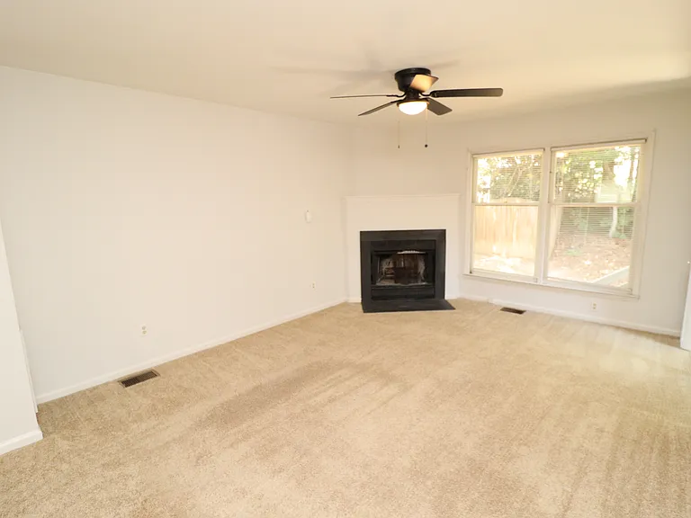 102 Union Jack Ln — Photo 7