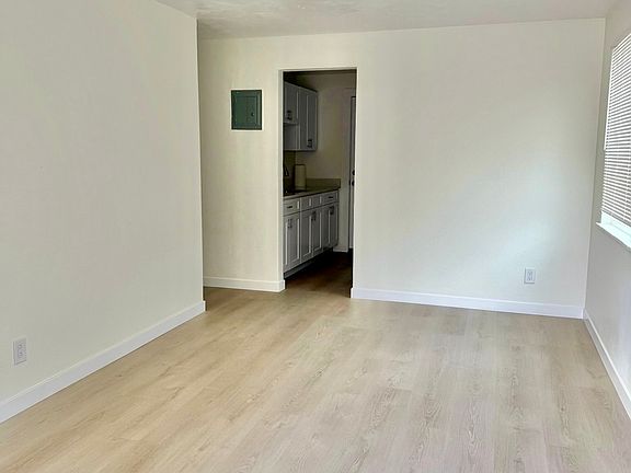 4th image of 1143 Akron St Unit 1143