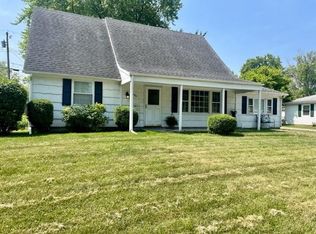 380 Stonehill Dr, Valparaiso, IN 46385
