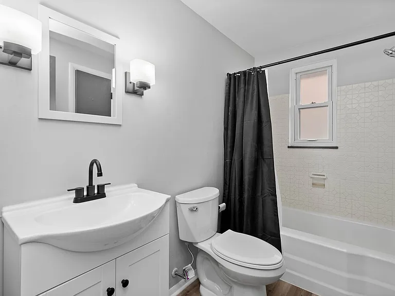 1411 Fairmont St — Photo 2