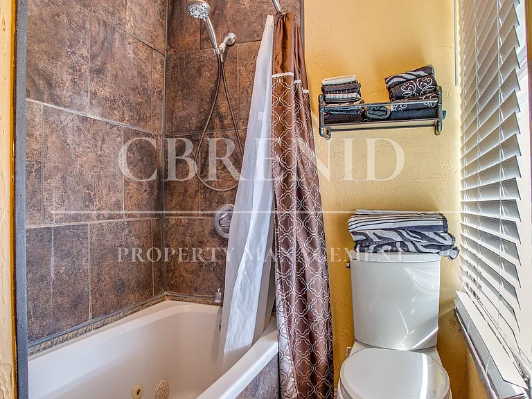 1214 W Maine St — Photo 33