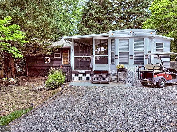 3rd image of 90 Campfire Dr