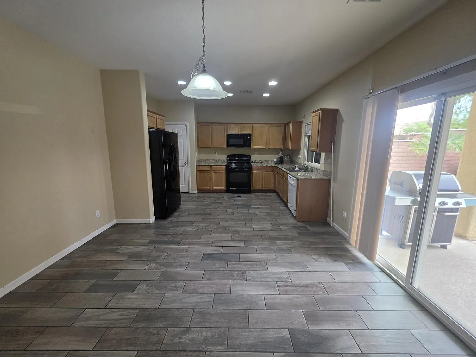 4 bed, 2.5 bath, 1687 sqft, $2,200 — Photo 4