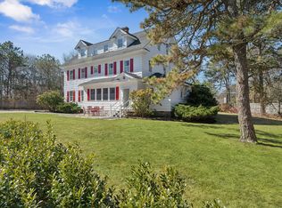 27 Station Rd, Westhampton, NY 11977