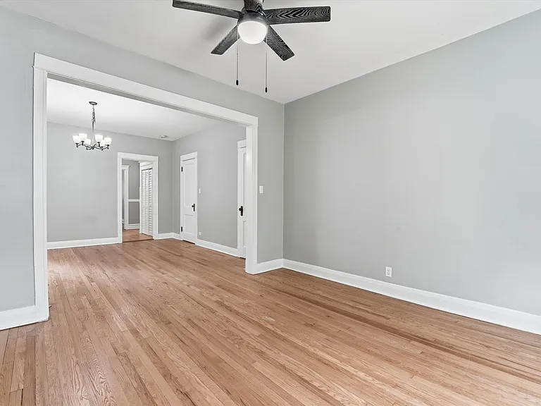 1915 W Lunt Ave #1 — Photo 4