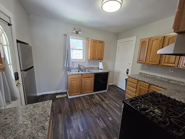 119 N Edwards Ave — Photo 10