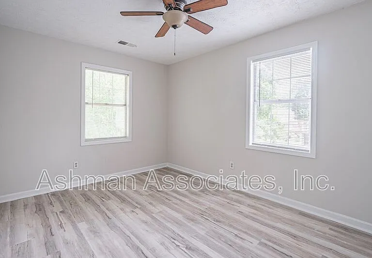 2402 Betsy Ct SW — Photo 30