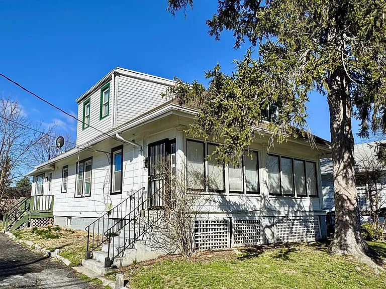 117 Browning Ave — Photo 1