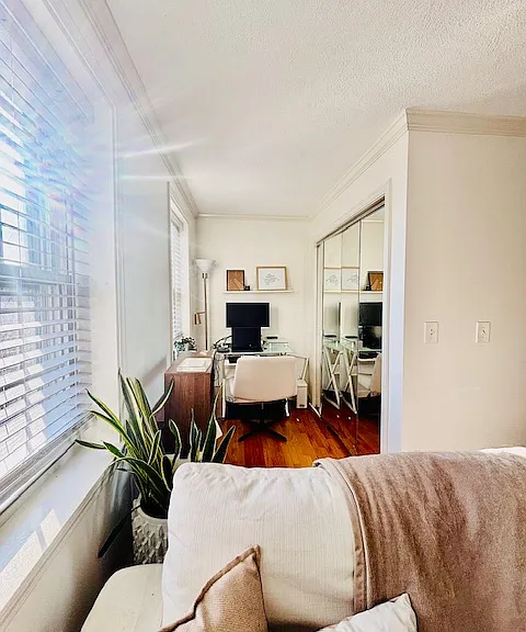 165 W 2nd St #2 — Photo 4
