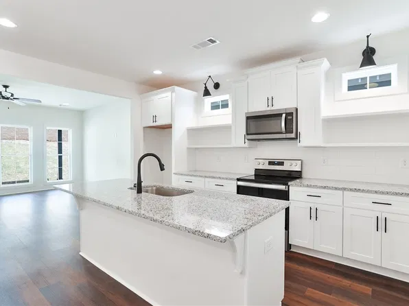 3141 Bottle Way, Auburn, AL 36830