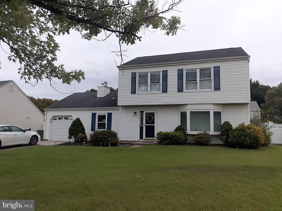 1st image of 28 Cedarwood Pl