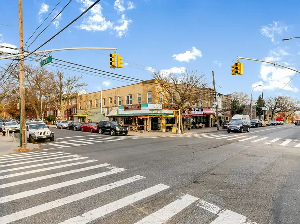 4501 Ditmars Blvd, Long Island City, NY 11105
