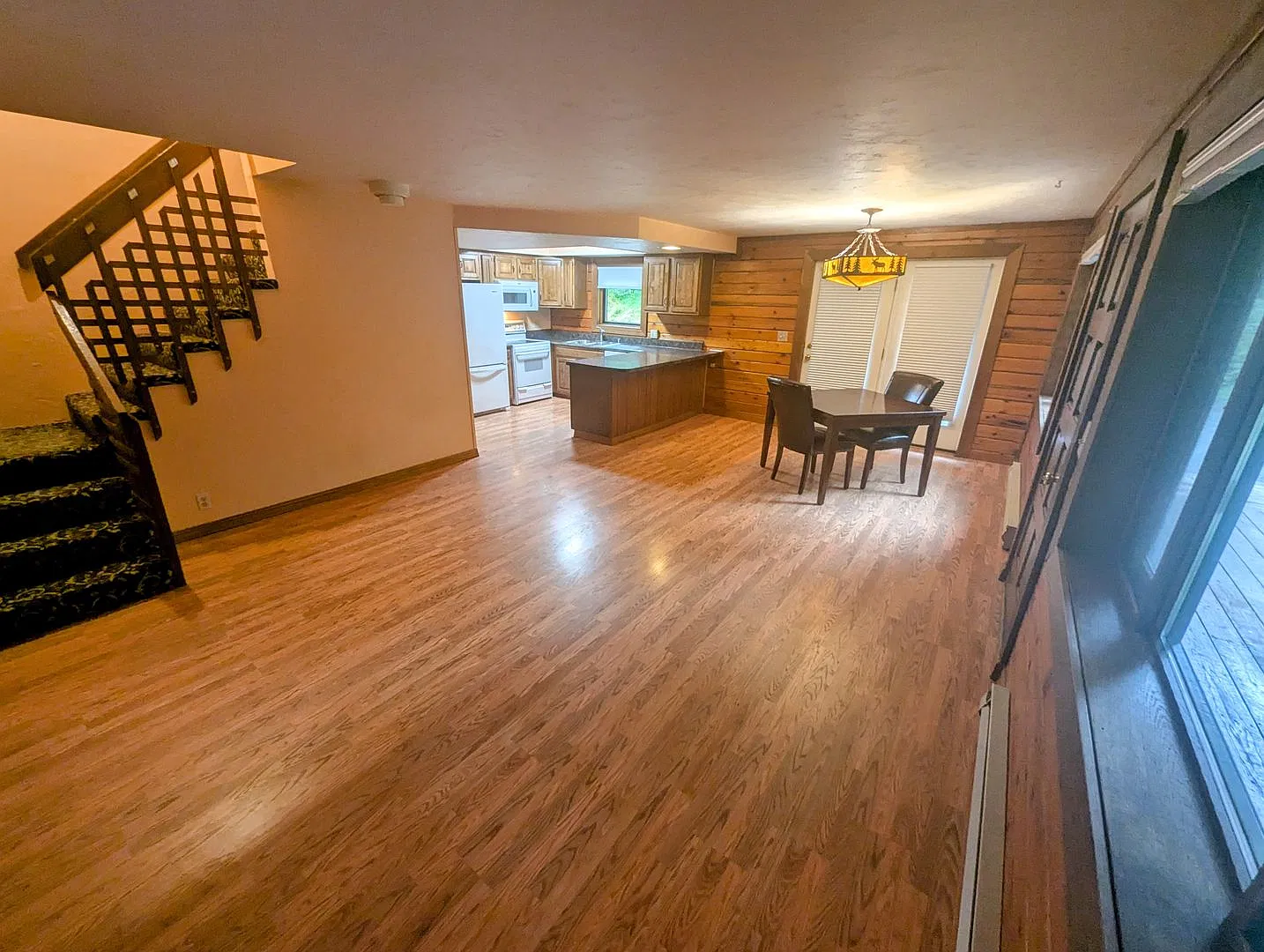 3 bed, 2.0 bath, 1440 sqft, $2,595 — Photo 3