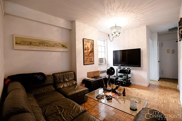 Rented by City Connections Realty | media 10