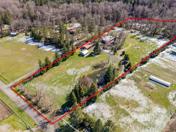737 Meadow View Dr, Williams, OR 97544