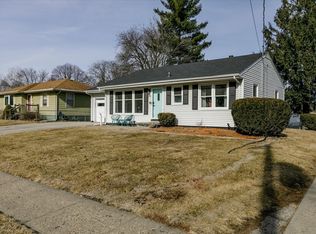 3913 Madison Ave, Des Moines, IA 50310