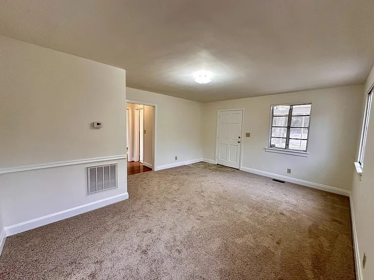 502 Elmhurst Rd — Photo 3