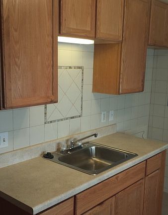 4th image of 13716 Hobart Ave