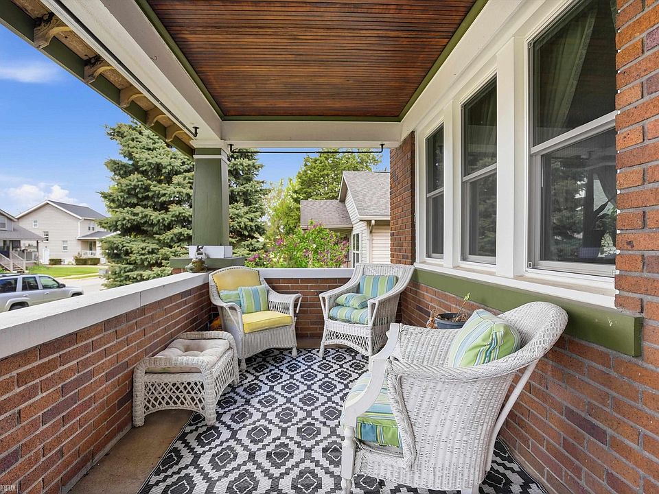 22454 Pleasant Ave, photo 2