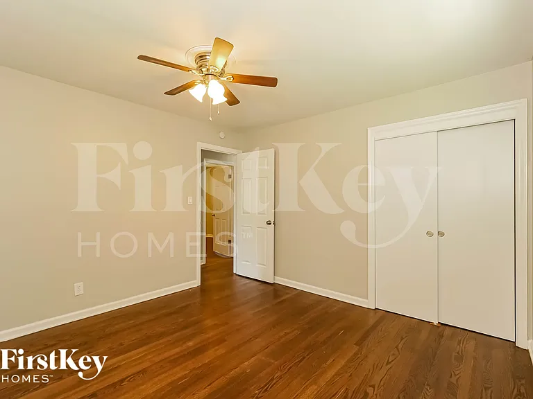 4411 NE 49th Ter — Photo 8