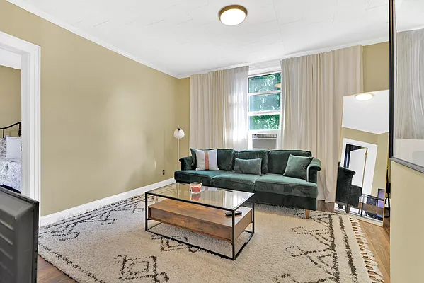 Rented by R New York | media 10