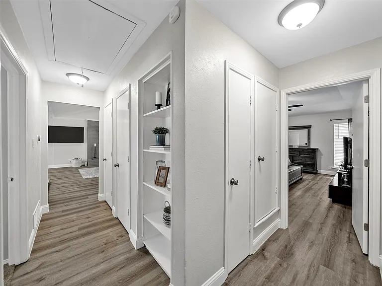 709 Thoreau Ln — Photo 17