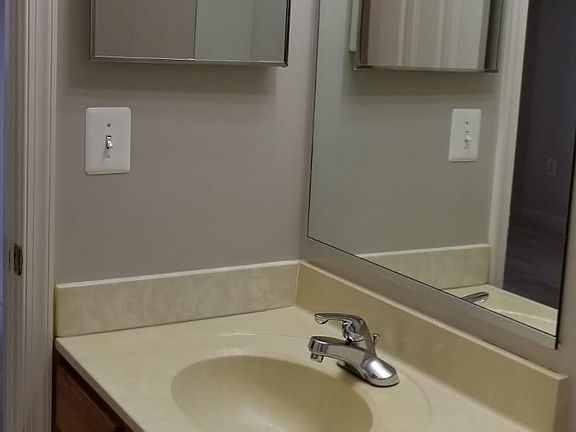 4th image of 2502 Driftwood Ct APT 1D