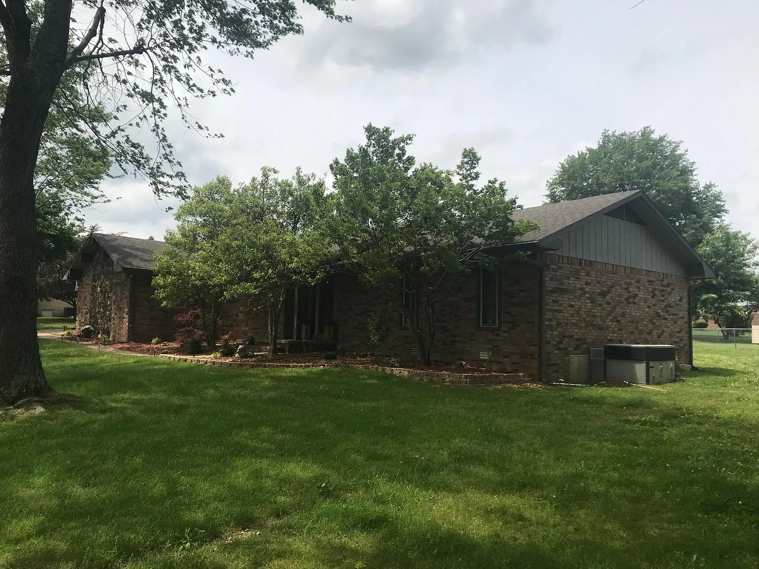 3 bed, 2327 sqft, $1,800 — Photo 2