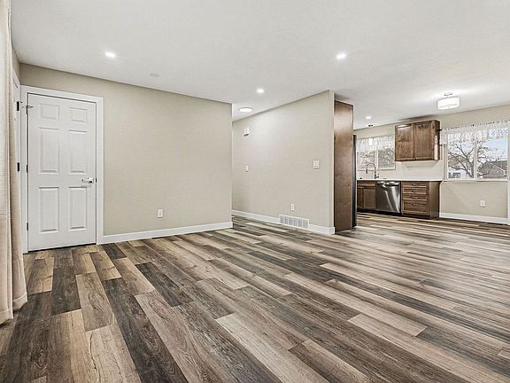 4th image of 3114 W 132nd Cir
